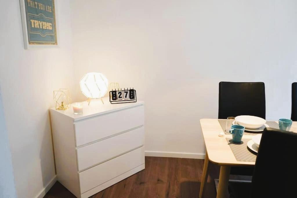 Rm-1 - Appartement F2 Au 1Er Etage Pour 1-3 Pers ミュルーズ エクステリア 写真