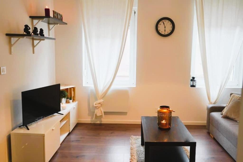 Rm-1 - Appartement F2 Au 1Er Etage Pour 1-3 Pers ミュルーズ エクステリア 写真
